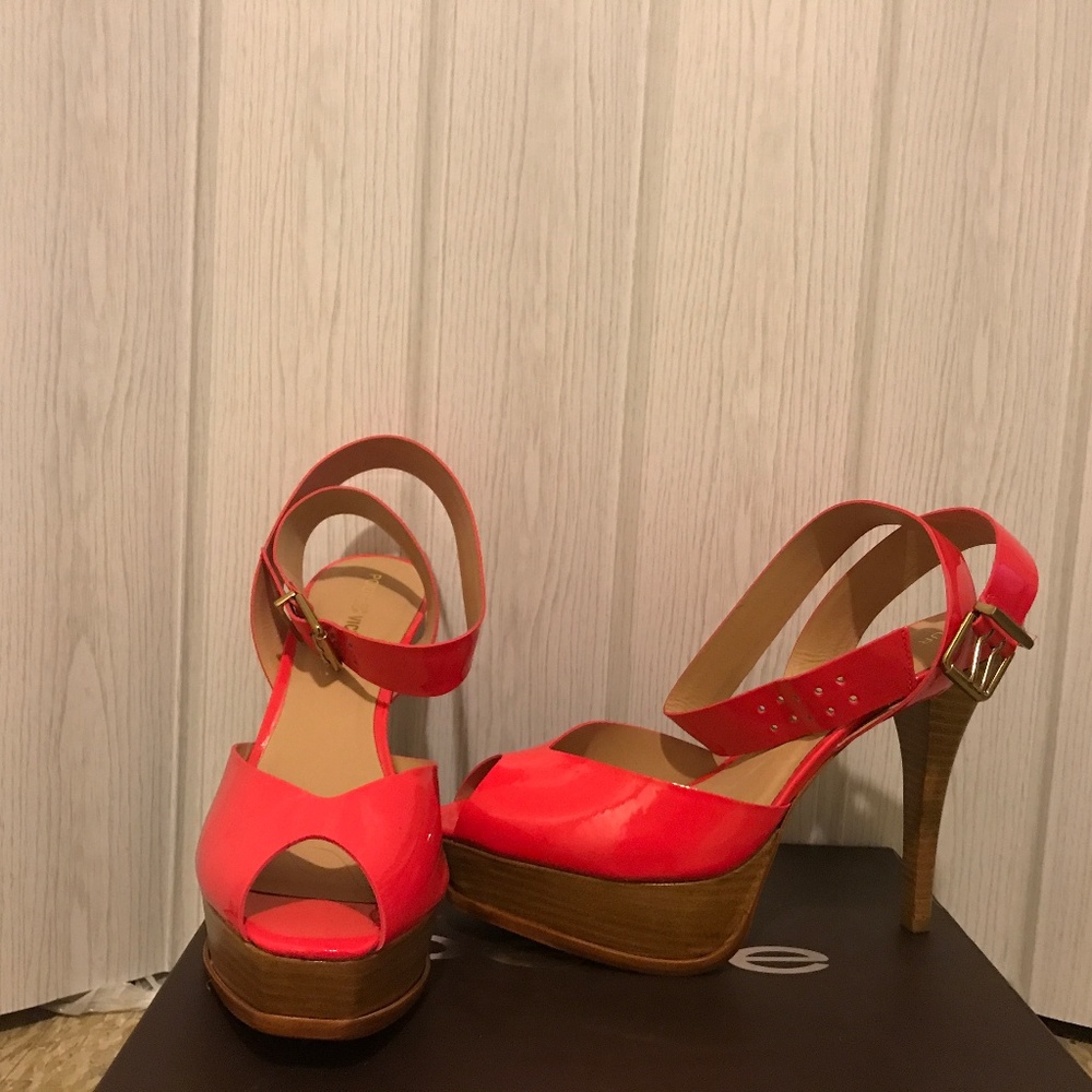 Fuschia patent sandal, new never worn!